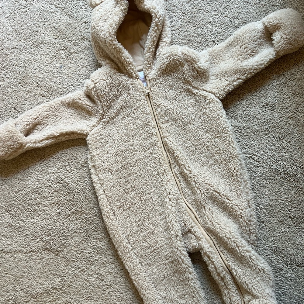 Gap Bear suit 6-12 month